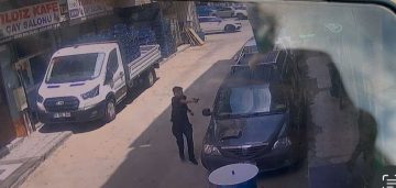Yan bakma yüzünden silahla böyle vurdu…Olay anı güvenlik kamerasına yansıdı