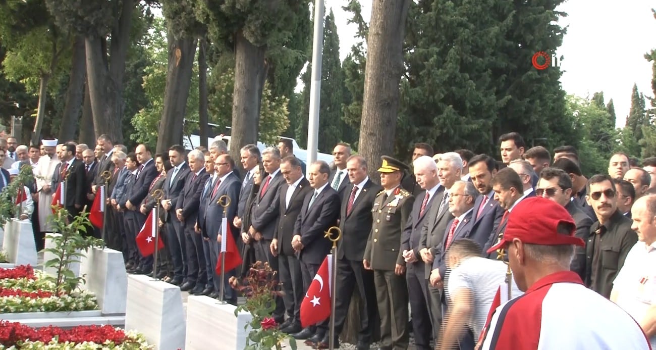 15 Temmuz şehitleri için Edirnekapı Şehitliği’nde anma töreni düzenlendi