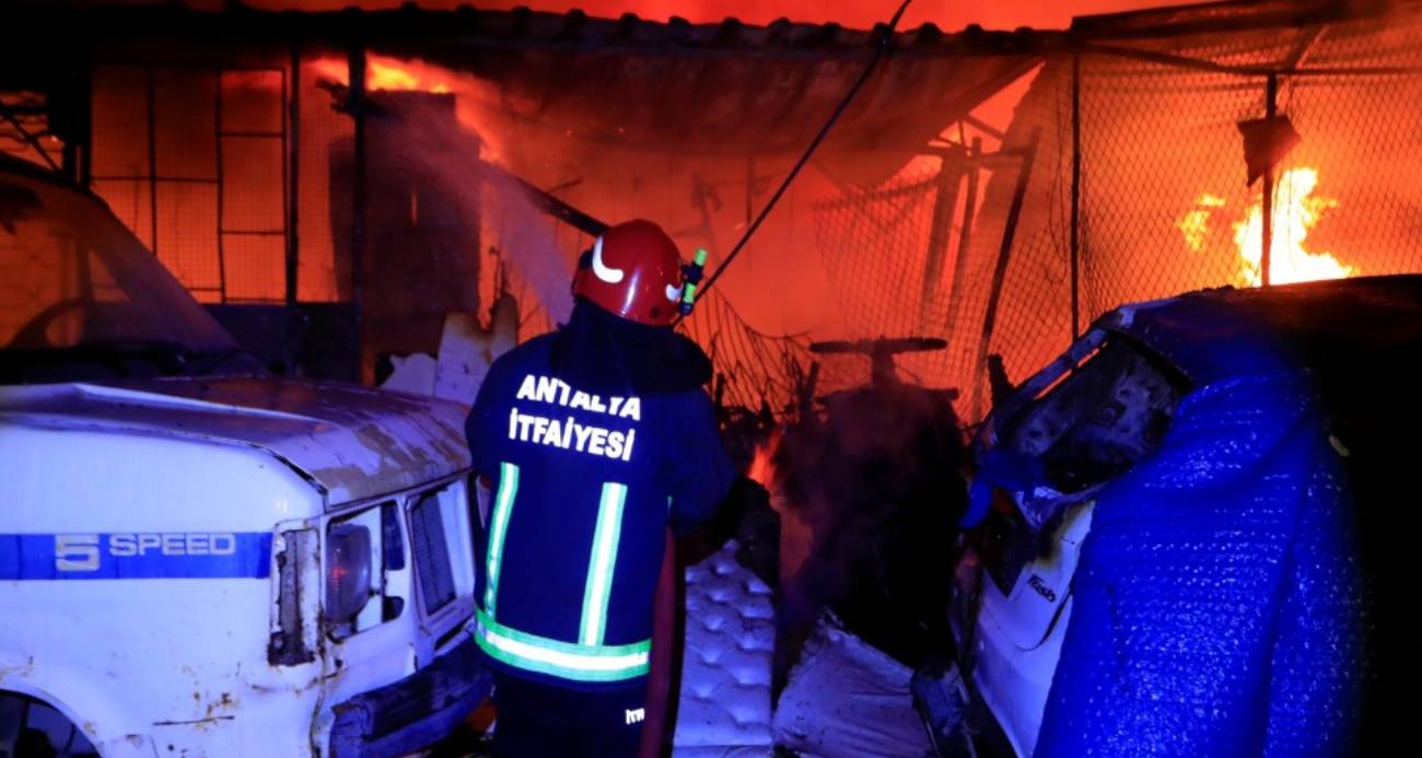 40 yıllık emeği gözlerinin önünde küle döndü