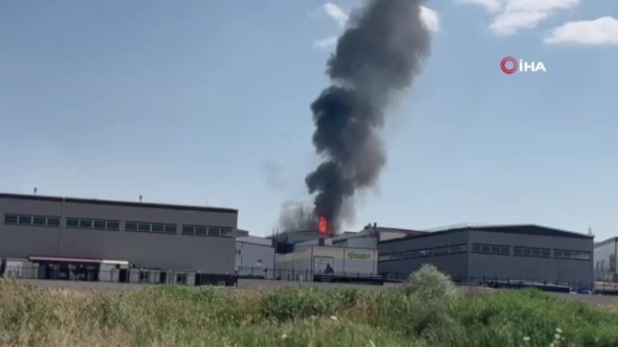 Ankara’da kimyasal ürün fabrikasında yangın: Alevler yan fabrikaya sıçradı