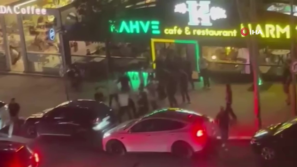 Avcılar’da hareketli gece: Polis ekipleri bıçaklı kavgaya havaya ateş açarak müdahale etti