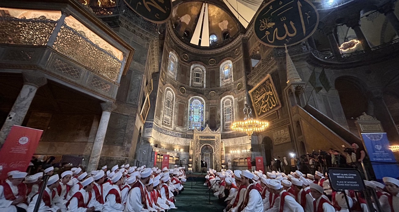 Ayasofya Camii’nde 15 Temmuz şehitleri için 253 hafız tarafından hatim duası okundu