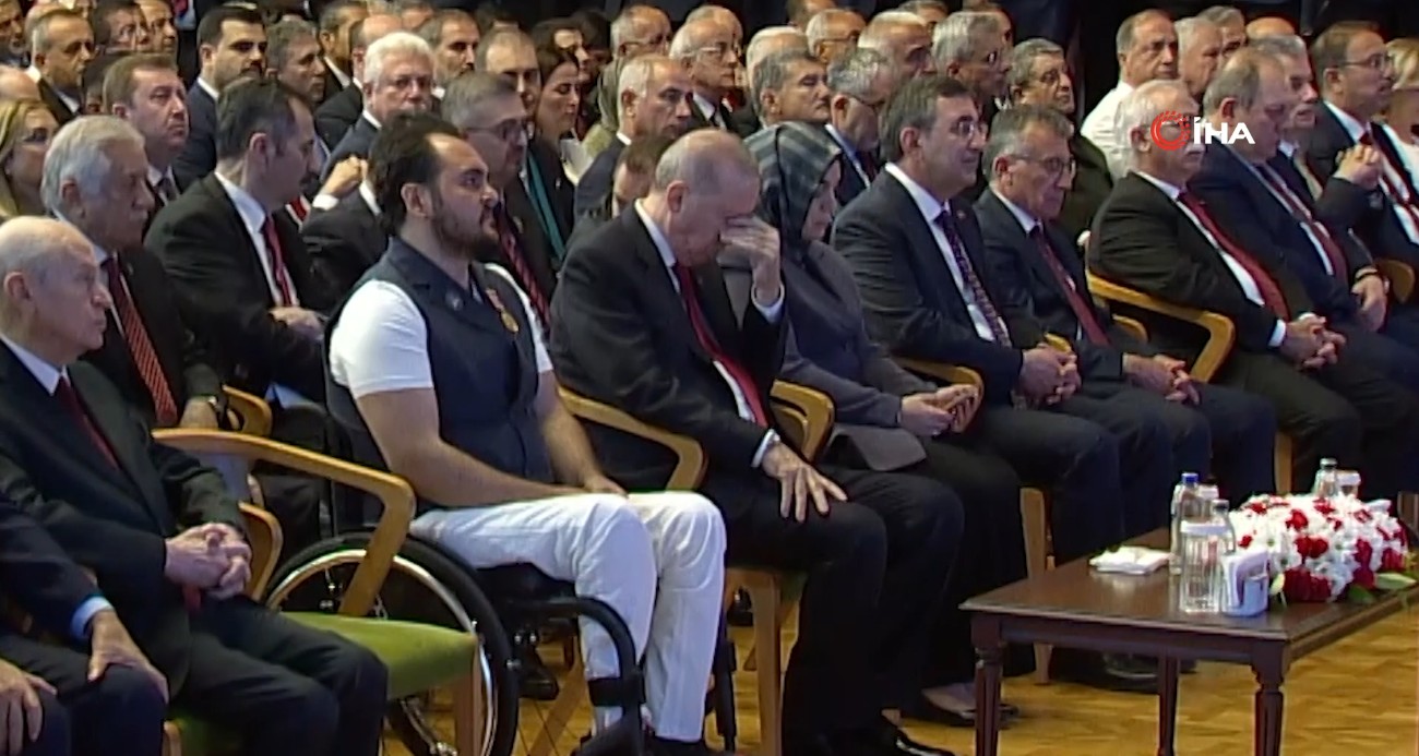 Cumhurbaşkanı Erdoğan, 15 Temmuz anma programında duygusal anlar yaşadı