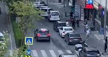 Emlakçıda başlayan tartışma sokakta bıçaklı kovalamacaya döndü