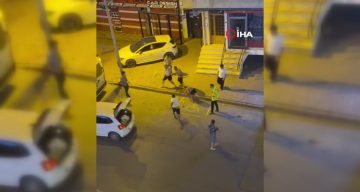 Esenyurt’ta çıkan kavgada kılıçlar çekildi