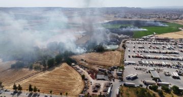 Eskişehir’de anız yangını: Alevler milyar dolarlık fabrikaya 200 metre kala durduruldu