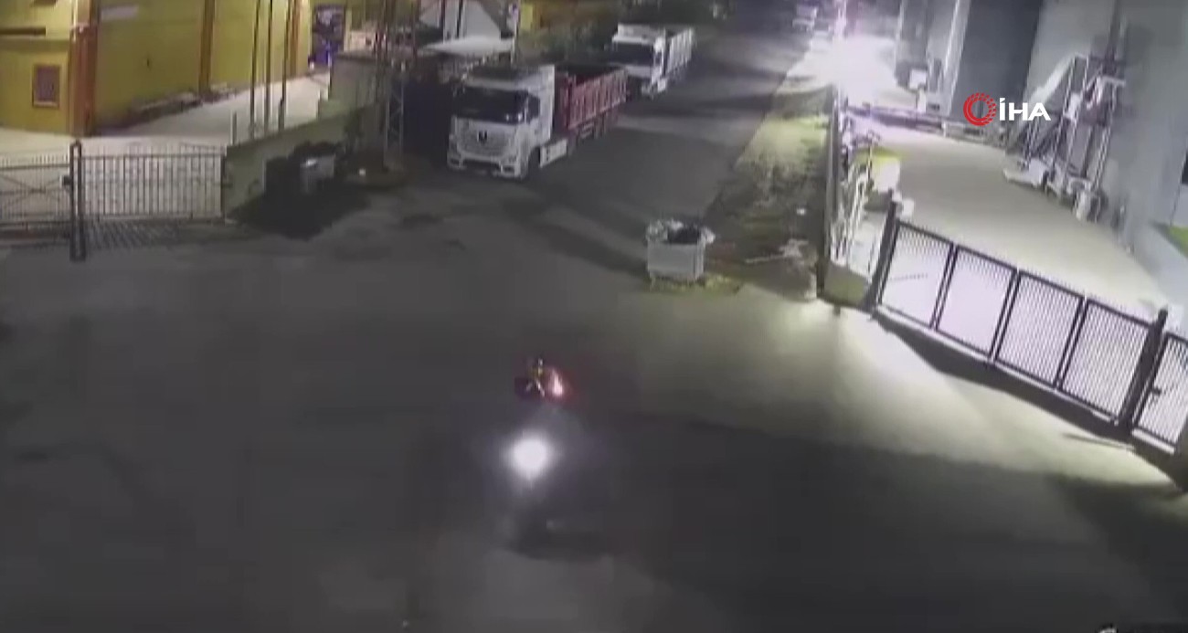 Fabrikaya atmaya çalıştığı patlayıcı elinde patladı