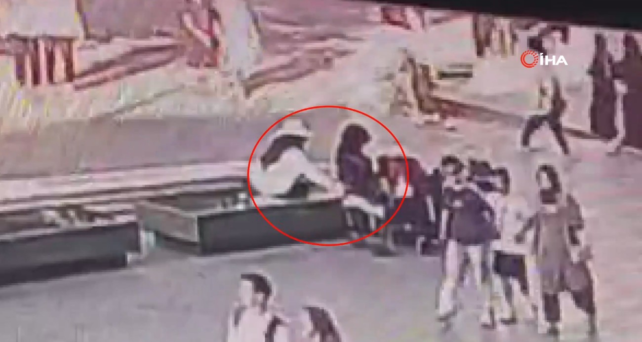 Fatih’te kadın hırsız bankta oturan vatandaşın çantasını böyle çaldı