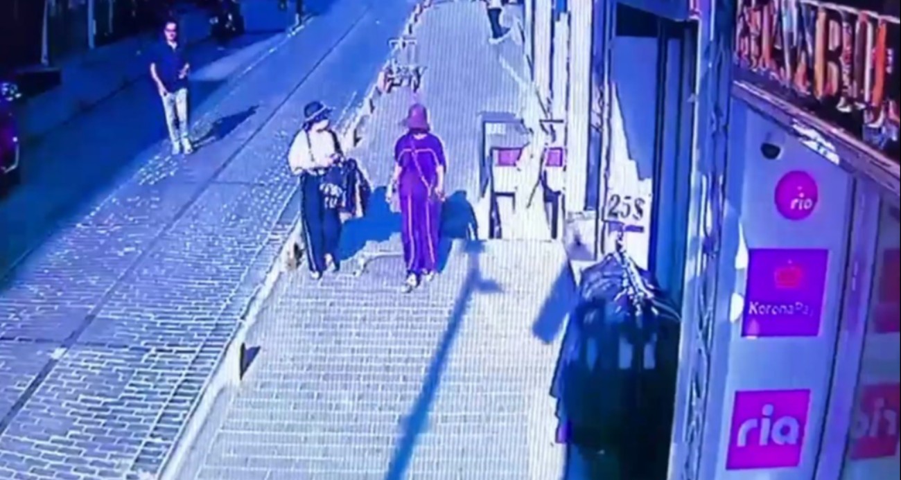 Fatih’te kadın turistlerin cüzdanını çaldılar: Çocuk şüphelilerin suç dosyası kabarık çıktı