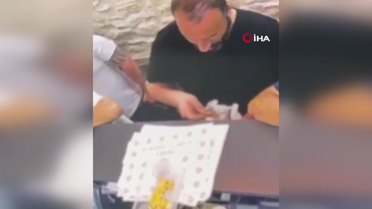Fatih’te kuyumcuyu “Dubai’de ticaret yapacağız” vaadiyle dolandıran 3 şahıs kamerada
