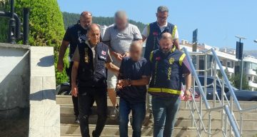 FETÖ’den ihraç edilen eski emniyet müdürü parke taşı hırsızlığı yaptı