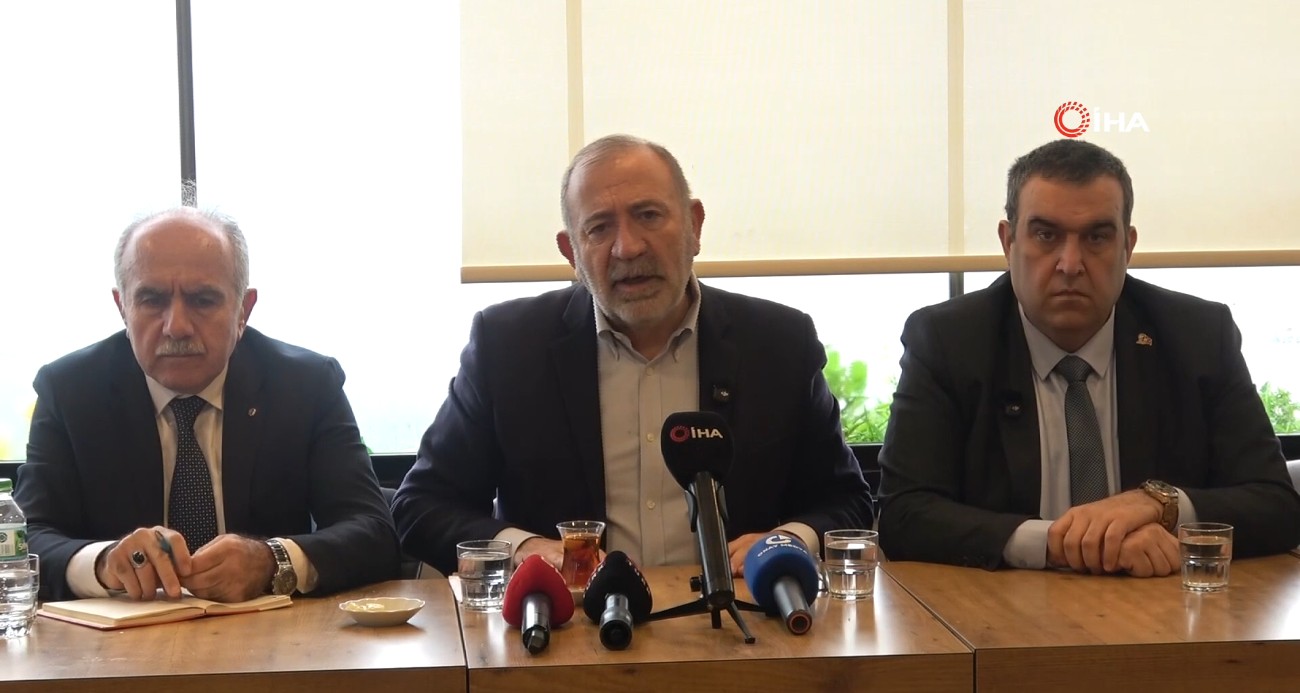 Gürsel Tekin görevine devam edecek
