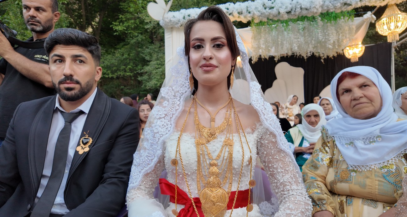 İki gece iki gün süren düğünde 35 koyun kesildi, 6 milyon lira takı takıldı
