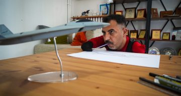 İki kolunu kaybetti, KAAN’ın görsel modelleyicisi oldu