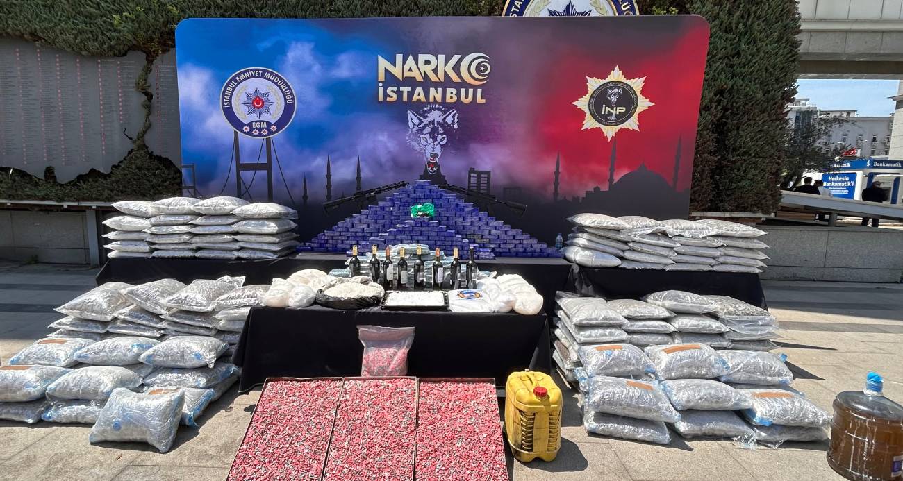 İstanbul’da son iki haftada 80 torbacı yakalandı, ele geçirilen 1 ton uyuşturucu emniyette sergilendi