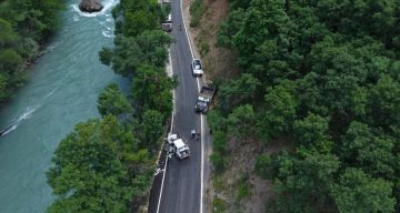 Kamyonetle kafa kafaya çarpışan Fiat Tofaş hurdaya döndü: 1 ölü, 5 yaralı