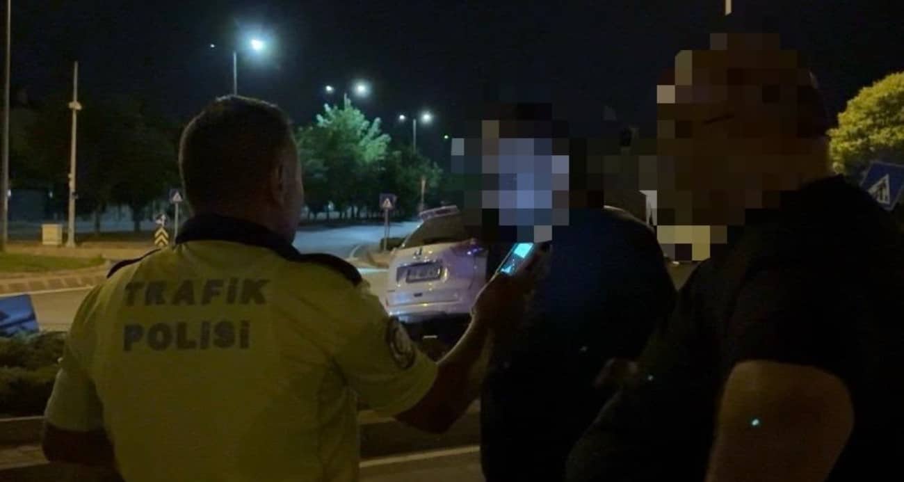 Kaza yapan sürücü yerine başkasını getirdi, kamera oyunu bozdu