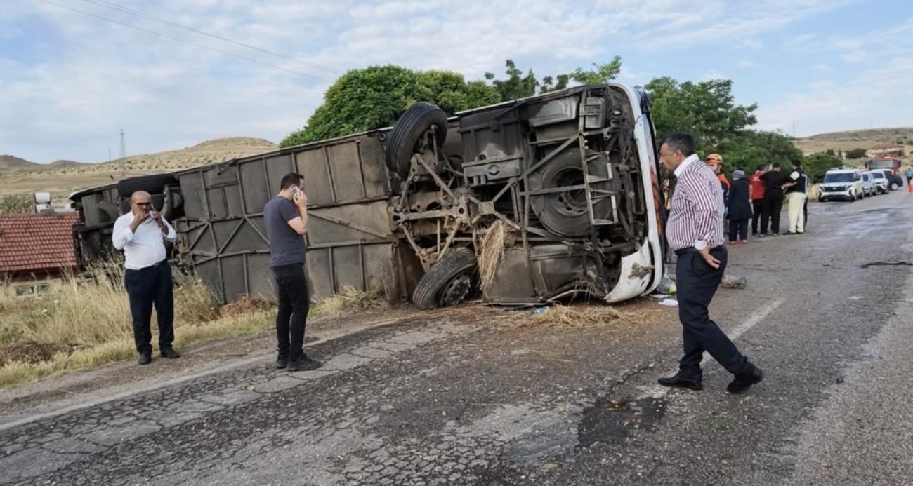 Kırıkkale’de yolcu otobüsü devrildi: 3’ü ağır 41 yaralı