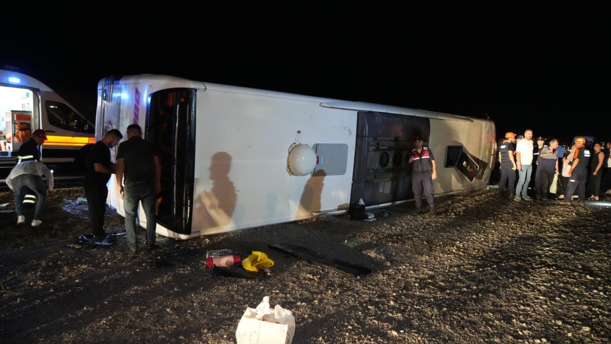 Kırıkkale’de yolcu otobüsü devrildi: Çok sayıda yaralı var