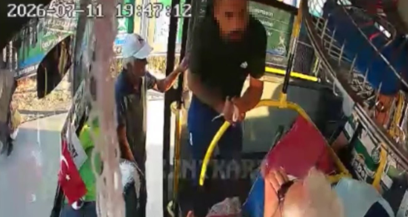 Kocaeli’de otobüs şoförünün zor anları kamerada: Böyle küfür ve tehdit etti