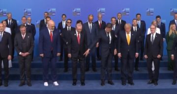 NATO Zirvesi’nde beyaz ayakkabı detayı dikkat çekti