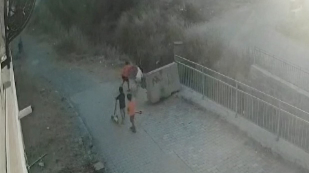 Otizmli 6 yaşındaki Helin Naz yaşıtları tarafından su kanalına itildi