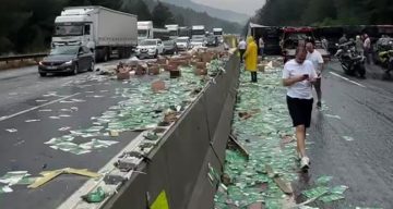 Pozantı-Adana istikameti tır devrilmesi nedeniyle trafiğe kapandı