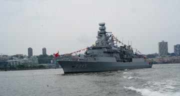 Türk donanmasından Atlantik’in ötesinde güç gösterisi: TCG Oruçreis New York’ta