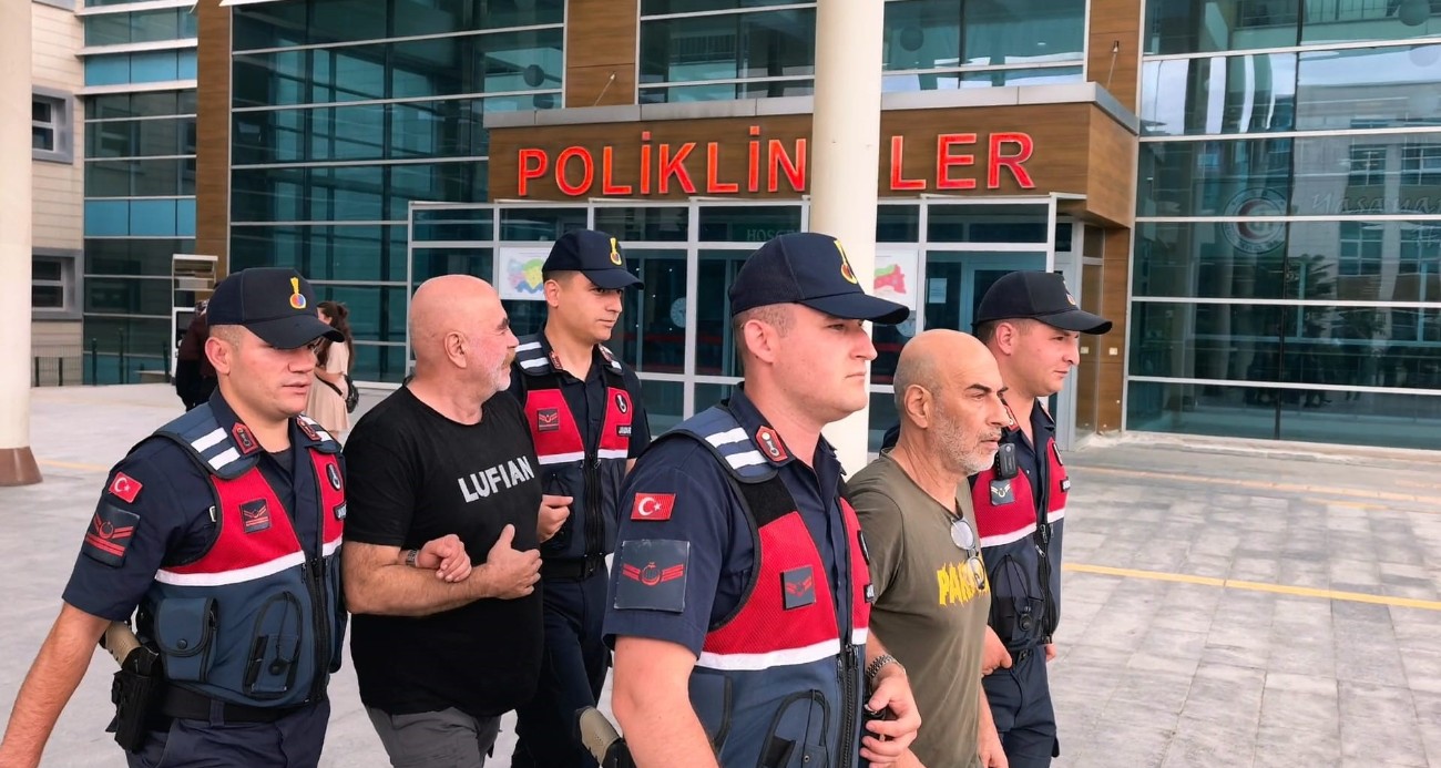 Ünlü yönetmen Ezel Akay ve kardeşi adliyeye sevk edildi