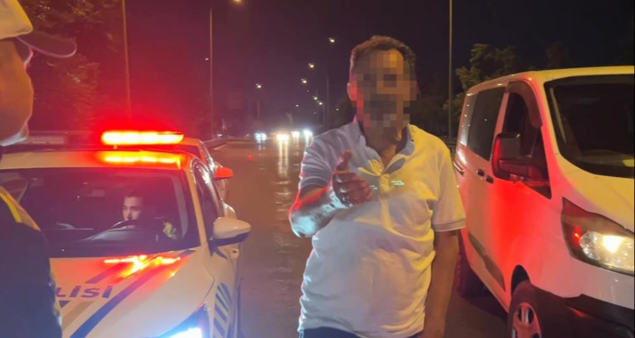 “Yazıklar olsun” dedi, basın mensubuna tükürdü
