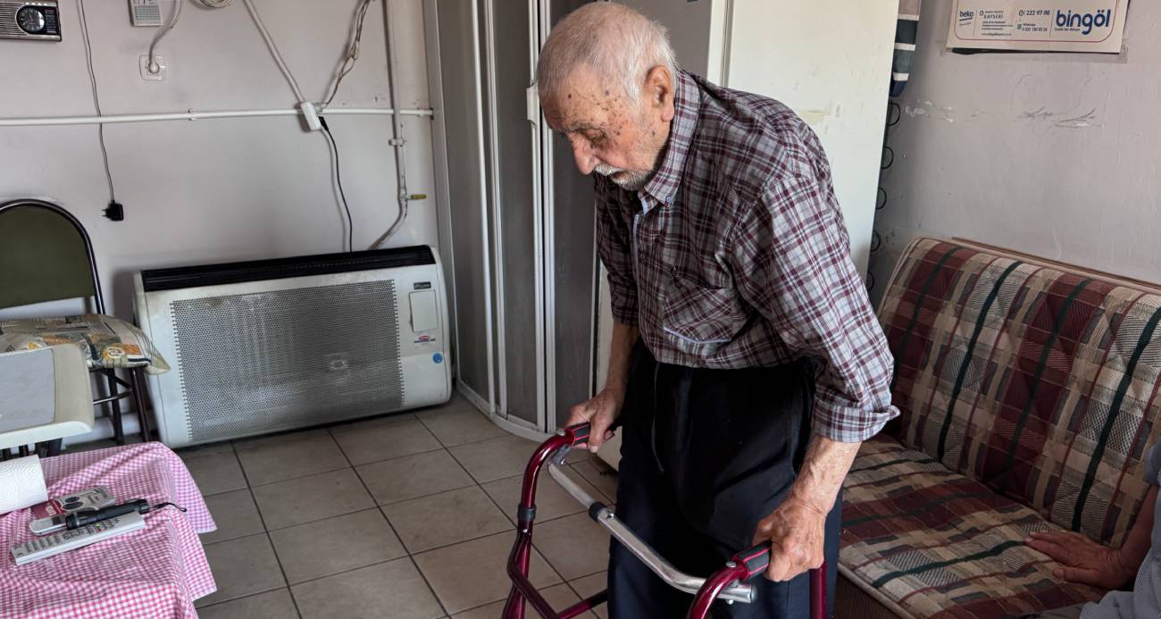 93 yaşında iş yerinde yaşıyor