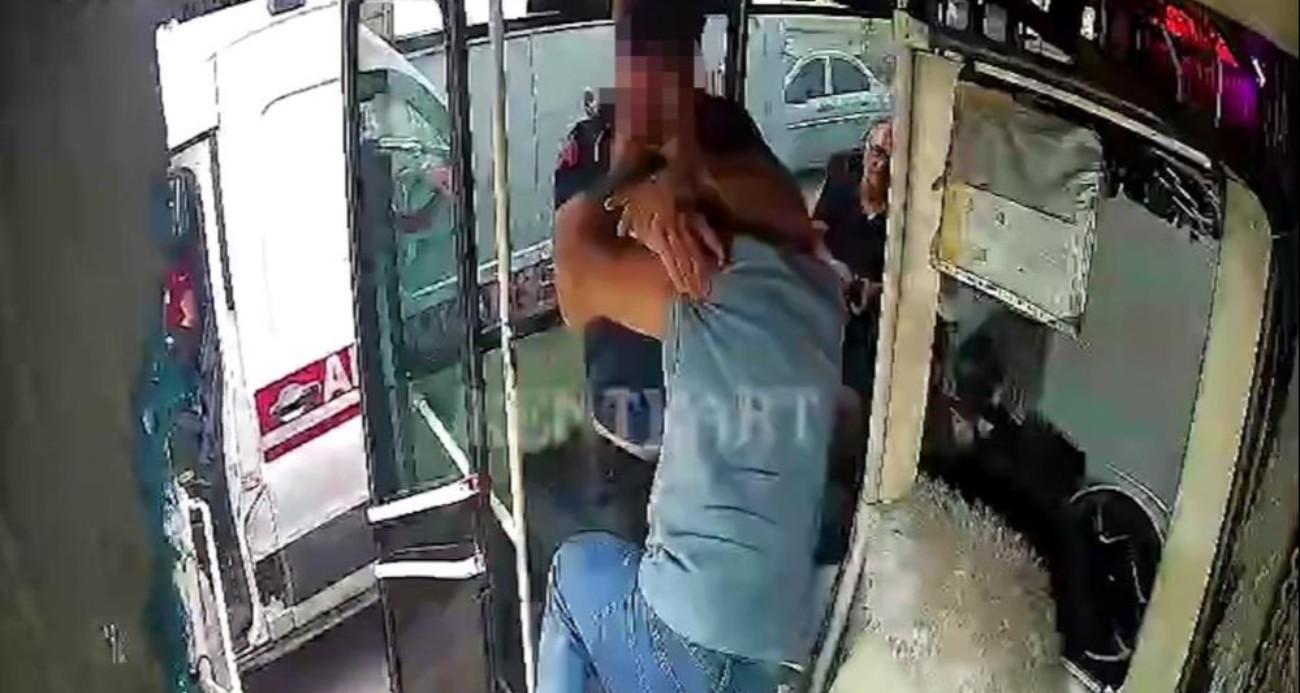 Adana’da ambulans ve otobüs sürücüleri arasında “yol verme” kavgası