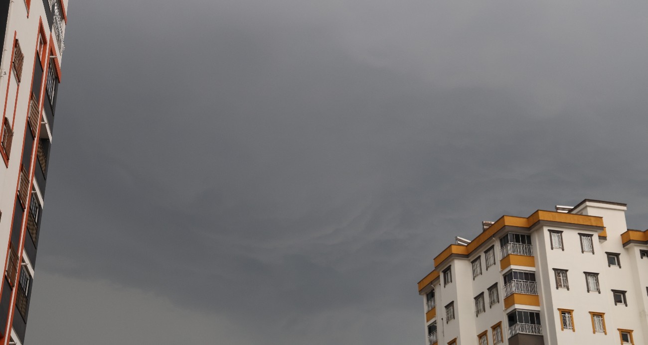 Adana’da ceviz büyüklüğünde dolu yağışı