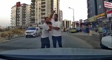 Adana’da trafikte tartıştığı sürücüye testereyle saldıran şahıs kamerada