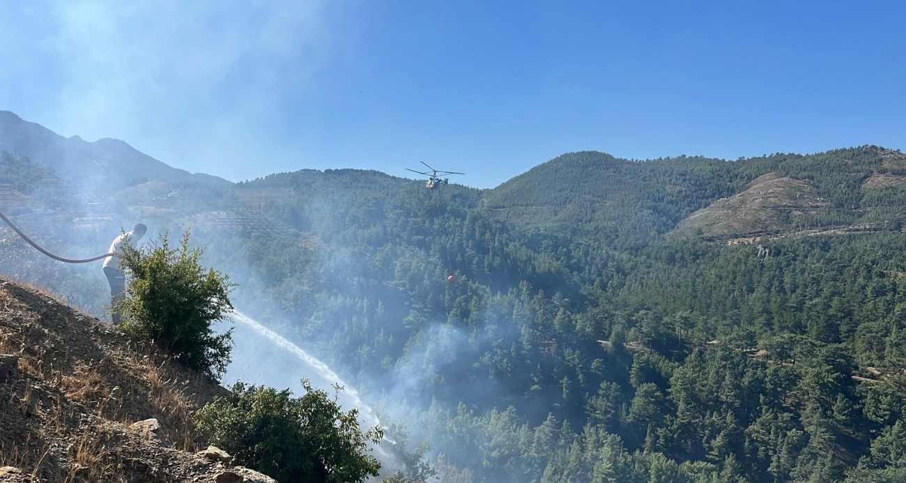 Alanya’da orman yangını sebebiyle 45 ev tedbir amaçlı tahliye edildi