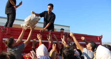Amasyalı genç çiftçi bu yıl mutluluktan 6 ton patatesi ücretsiz dağıttı