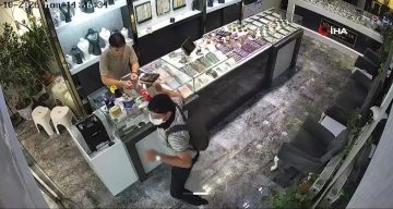 Ankara’da kuyumcuda hırsızlık: Kaçan şüpheliyi çırak yakaladı