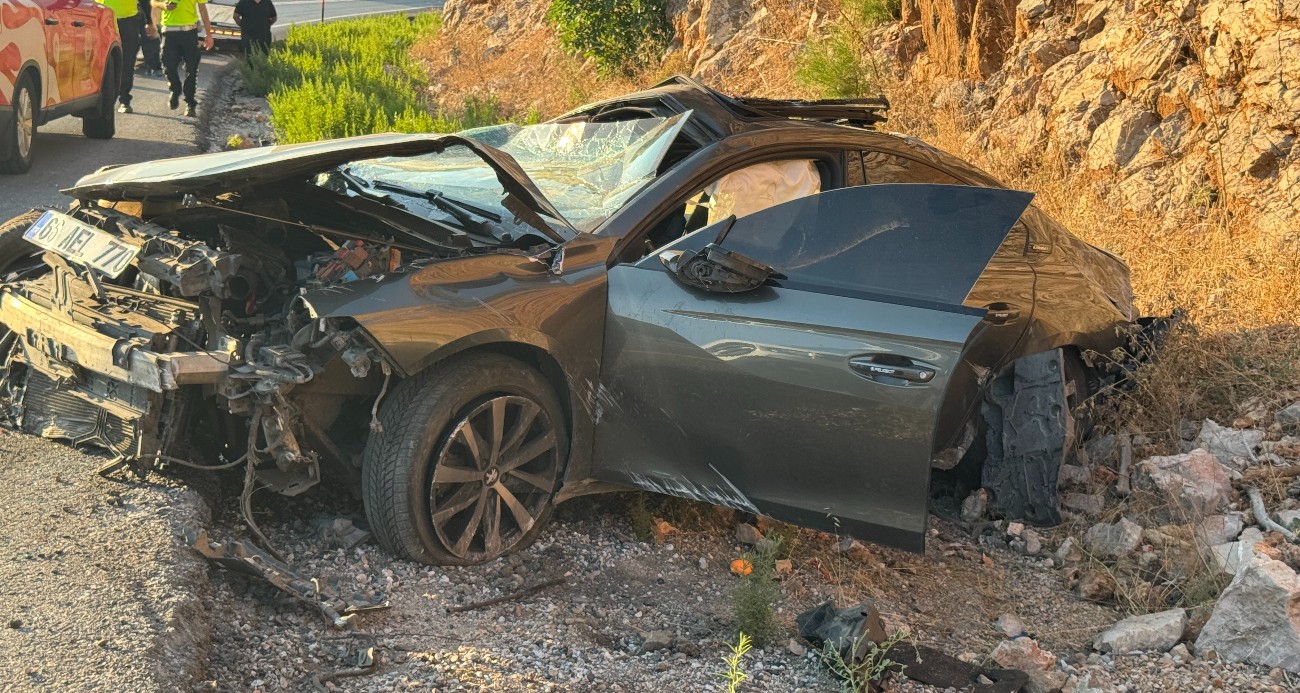 Antalya’da otomobil takla attı: 1 ölü, 2 yaralı