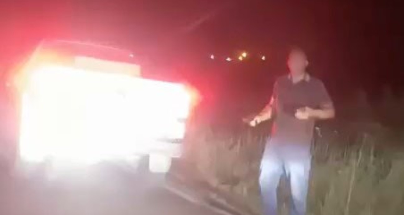 Araçlarıyla seyir halindeki aileye silahlı saldırı: Dehşet anları kamerada