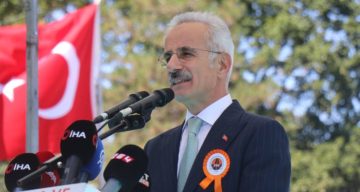 Bakan Uraloğlu: “Ayasofya ile yaşıt 1500 yıllık Sangarios Köprüsü’nü şehrimizin simgesi olarak yeniden canlandırdık”