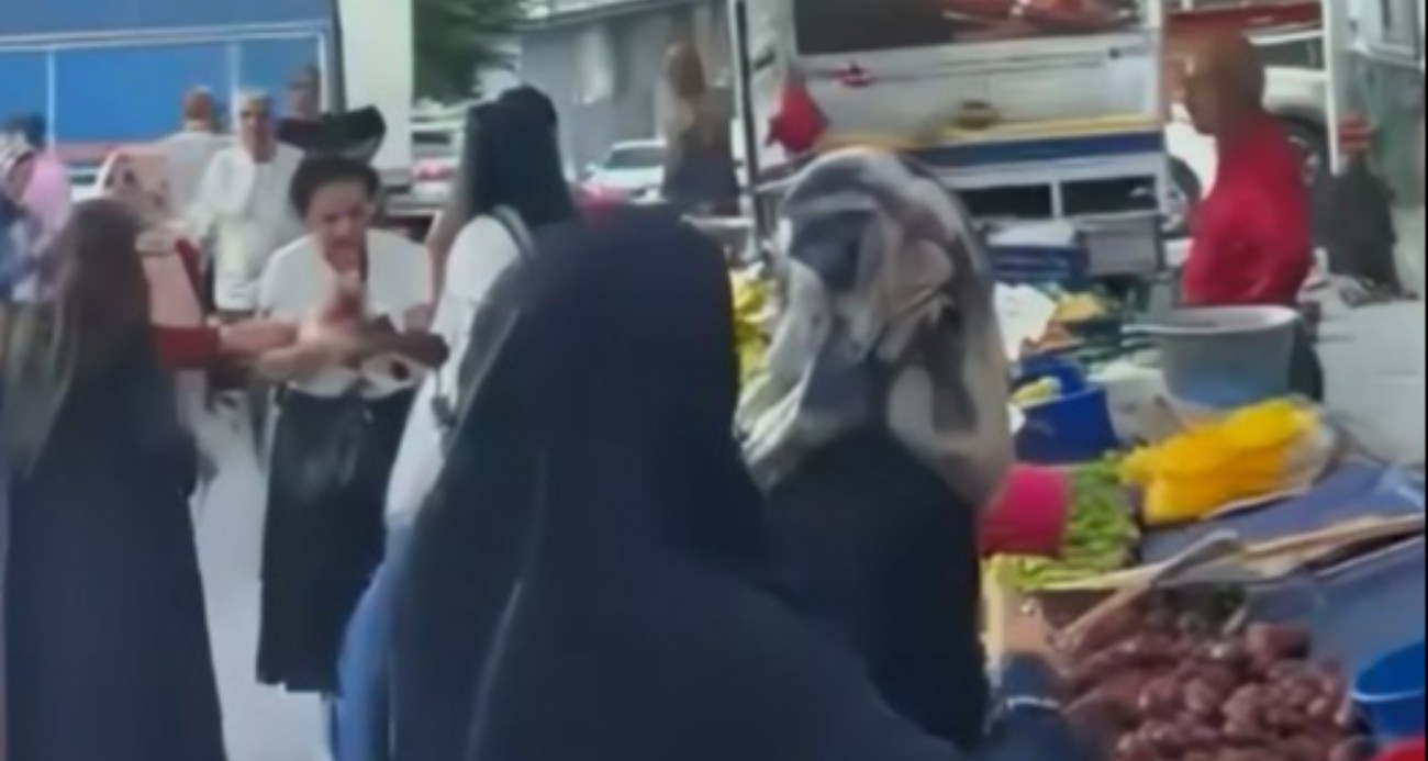 Beyoğlu’nda ‘armut’ seçme tartışmasında pazarcı müşterinin başına kalas fırlattı: Pazarcı tutuklandı