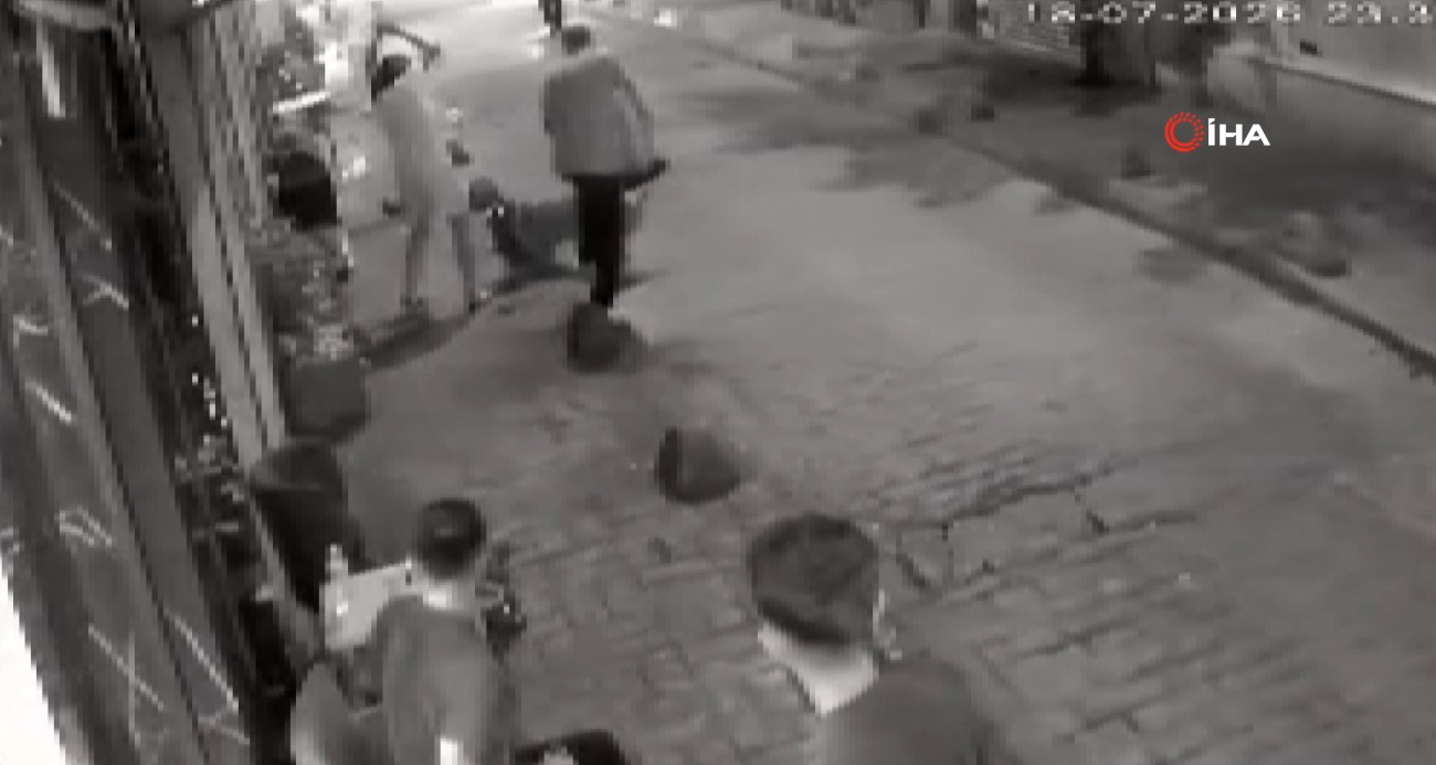 Beyoğlu’nda “Köpeğini tut” tartışması kanlı bitti: O anlar kamerada