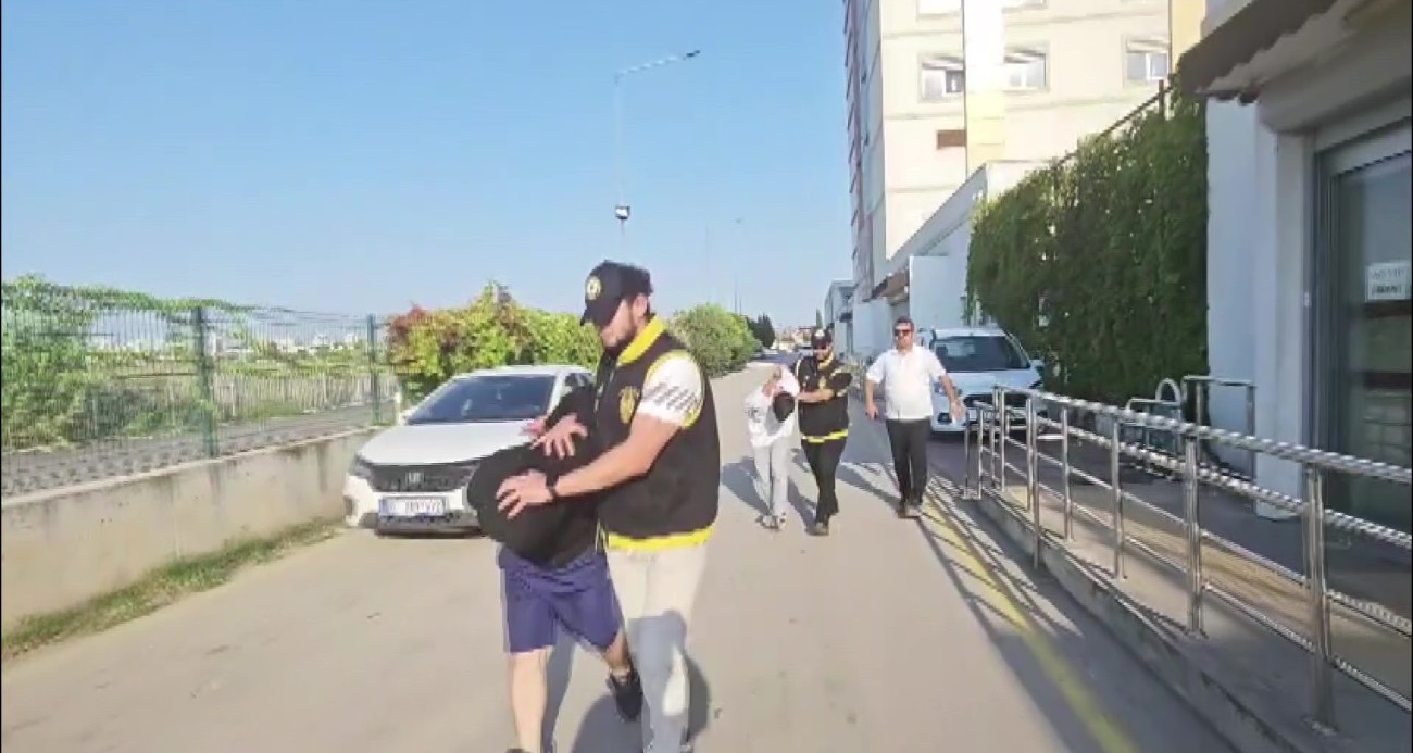 Bıçaklayıp öldürdüler evde oturmaya devam ettiler