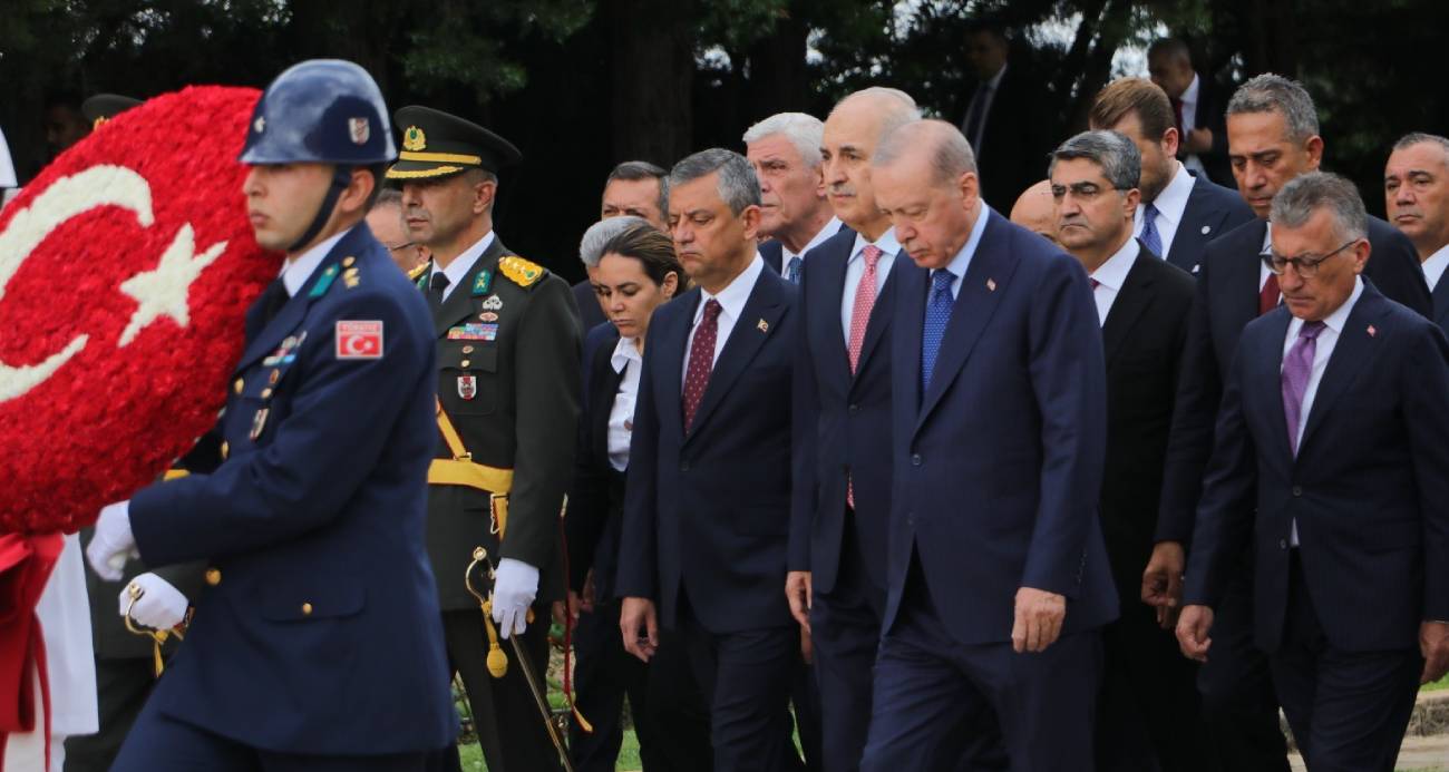 Cumhurbaşkanı Erdoğan başkanlığındaki devlet erkanı, Anıtkabir’i ziyaret etti