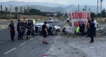 D100’de otomobil su kanalına çarptı: 2 ölü, 4 yaralı