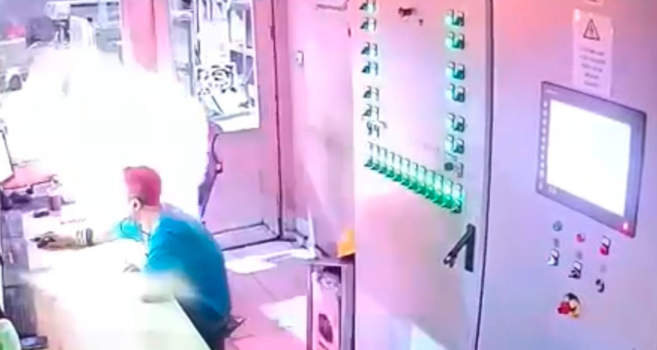 Demir çelik fabrikasındaki patlama anı kamerada