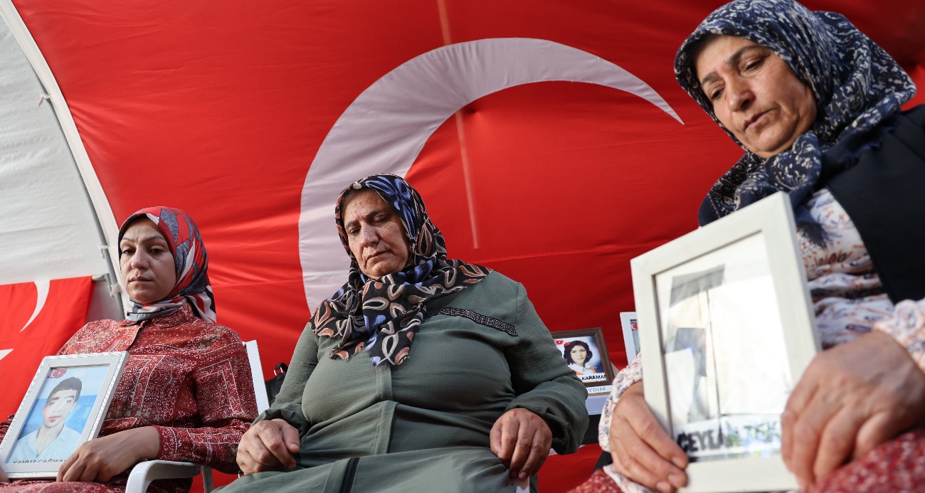 Diyarbakır anneleri PKK ve uzantısı YPG-SDG’nin feshini değerlendirdi