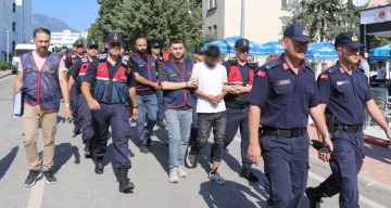 Dolandırıcılar, kuryelerini sosyal medyadan verilen ‘günlük dolgun ücretli’ iş ilanlarıyla bulmuş