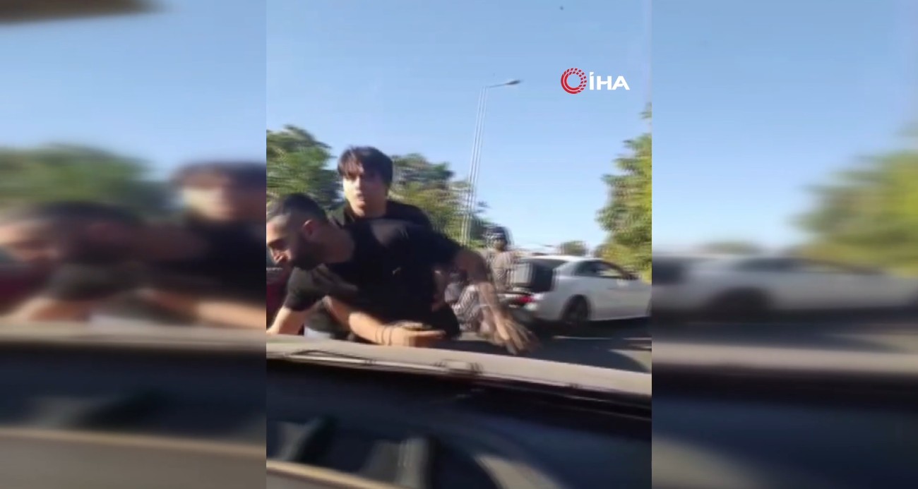 Esenyurt’ta sürücüyle tartışan zanlı, bıçakla lastikleri kesti