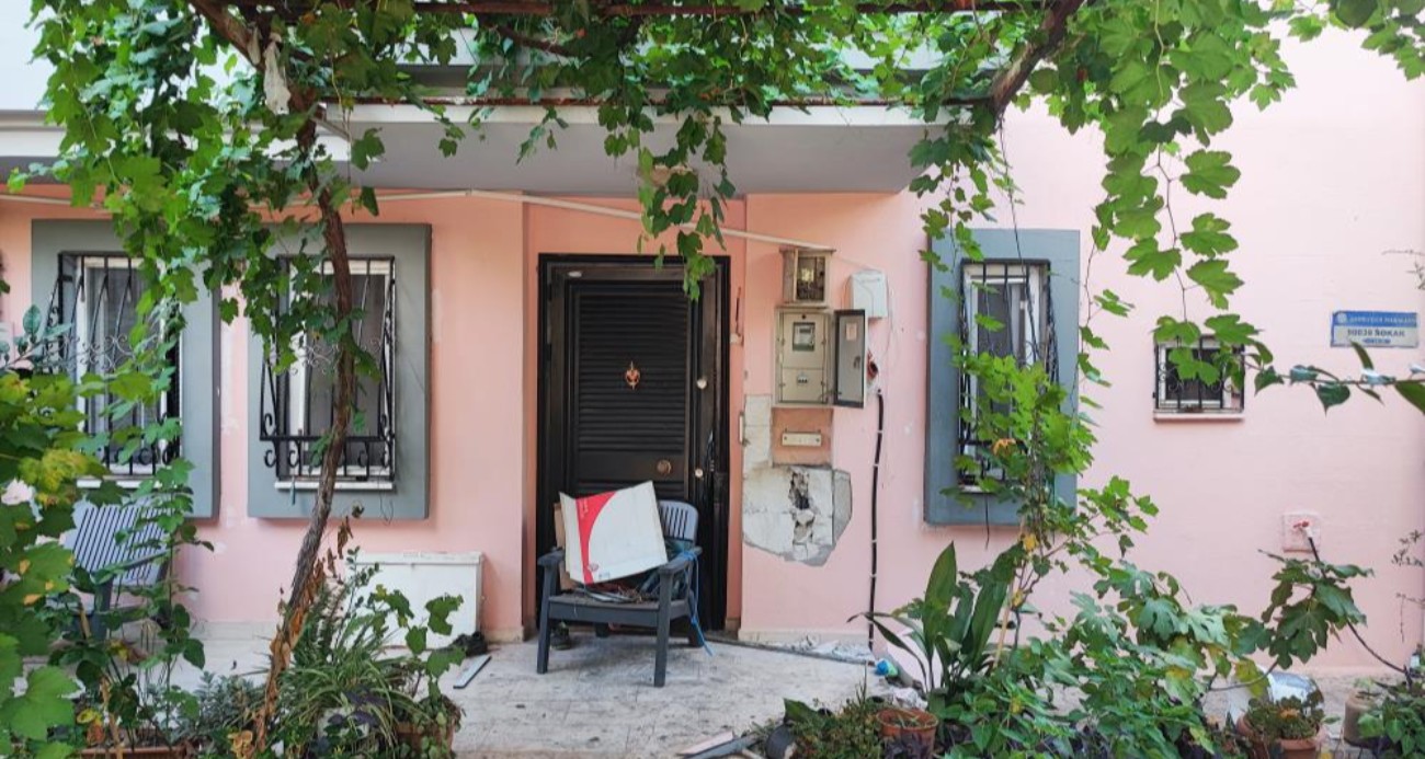 Eşinin açtığı boşanma davası sonrası villasını ve aracını ateşe veren mimar hayatını kaybetti